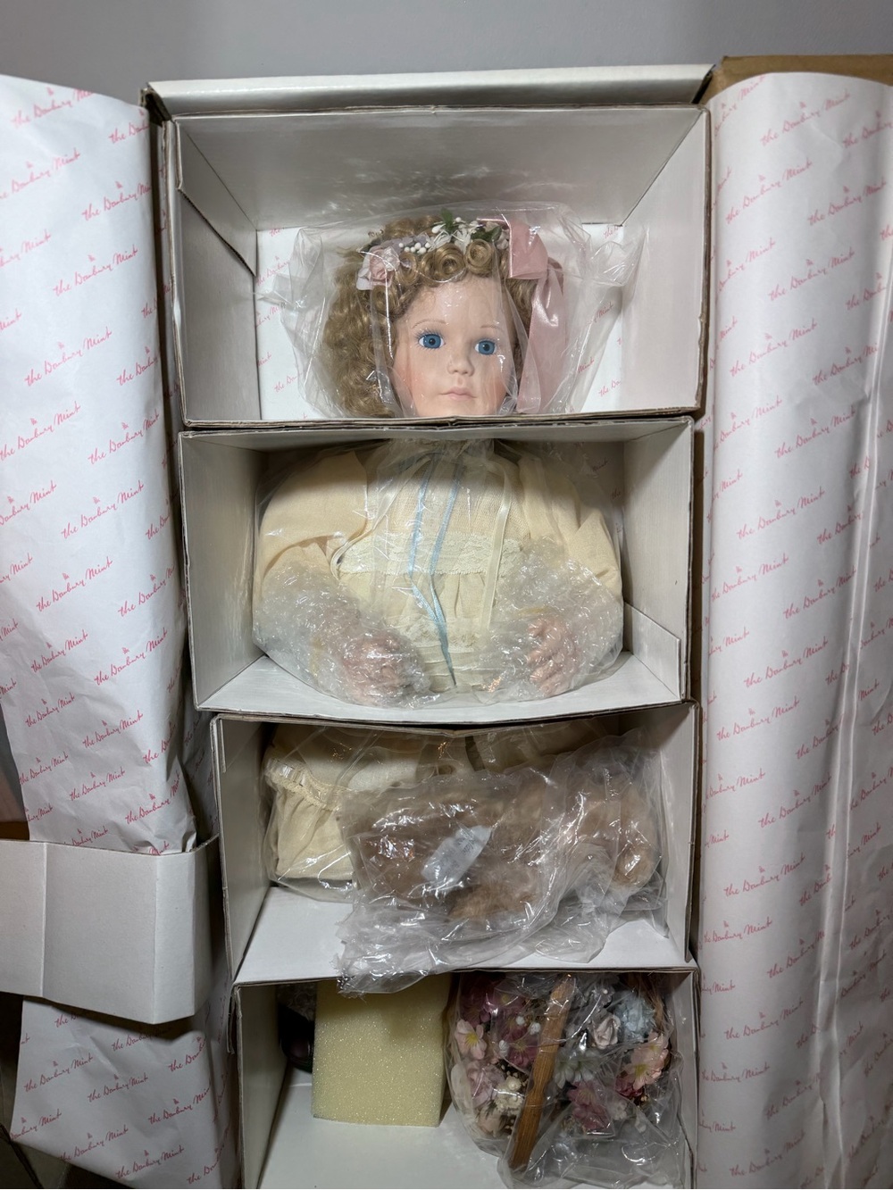 MINT VICTORIAN CHILDREN HAND CRAFTED 'GOLDIE'1989 DOLL BY JAN HAGARA 21"